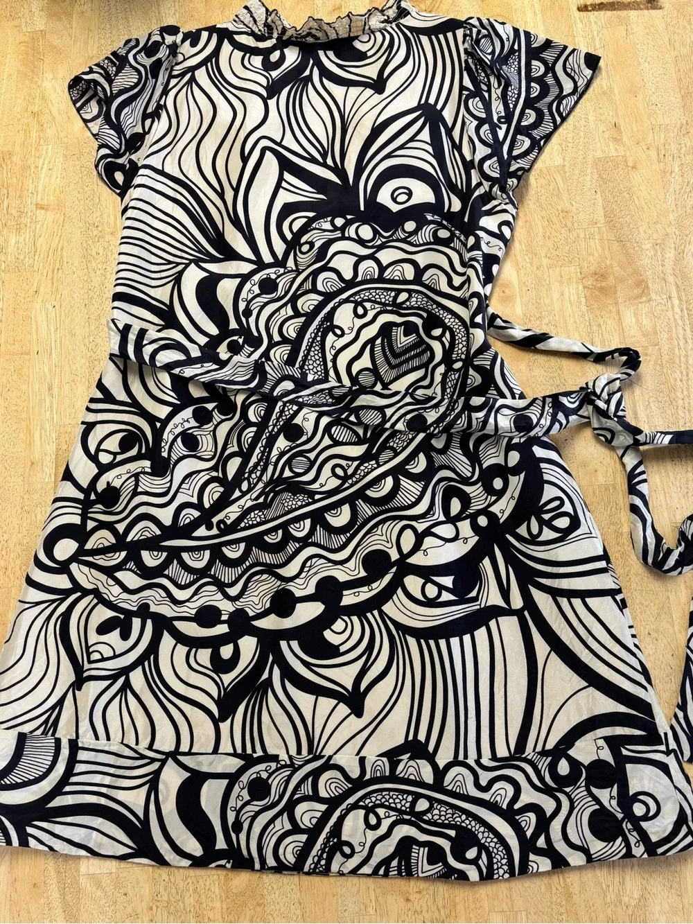 BCBGMaxAzria Black and Cream V-Neck Smocked-Waist Midi Dress - Picture 3 of 5